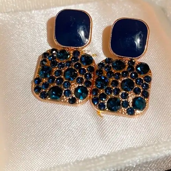 💥2 for $18💥 Gorgeous Sparkling Drop Earrings in Pink or Dark Blue! - Picture 3 of 9